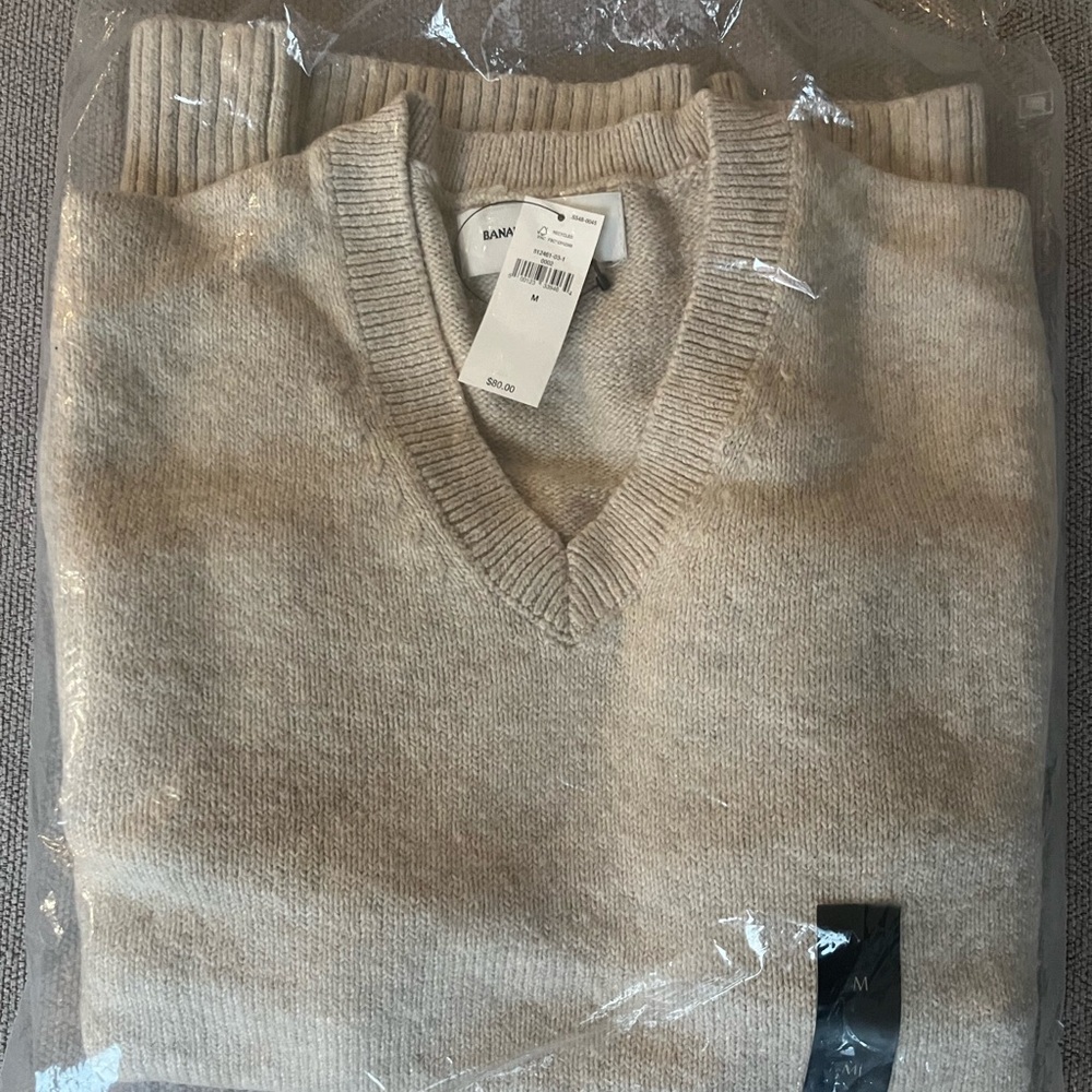 Banana Republic Men's oatmeal heather  V-Neck Sweater medium NWT